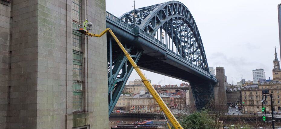 Warren Access Newcastle carry out an inspection of the Tyne Bridge.