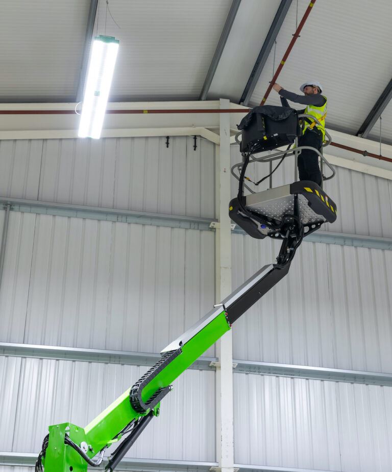 Lighting - 12.1M Niftylift HR12L - Electric Self-Propelled Boom